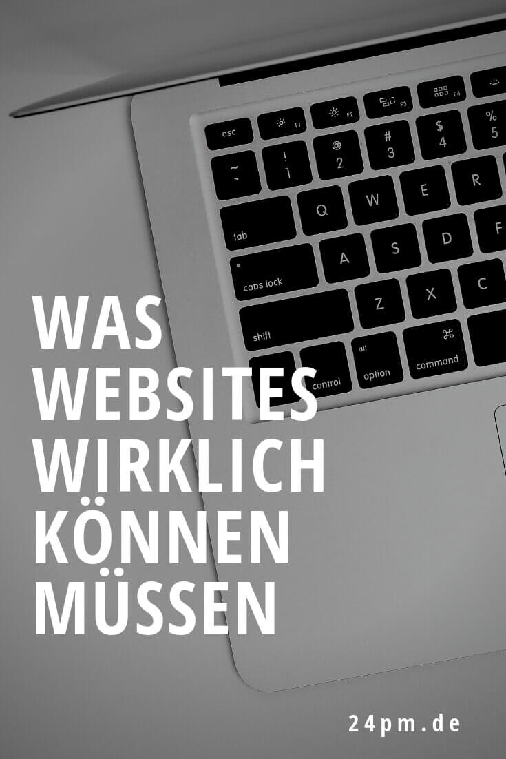 Bild mit Laptop im Hintergrund. Darauf steht: Was Websites wirklich können müssen.
